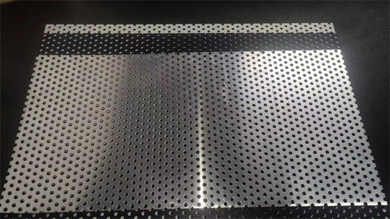 strato perforato di alluminio AA1060, AA1100, AA3003 di 0.8mm bianco e nero