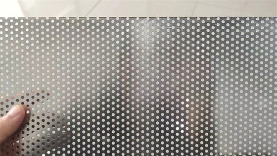 strato perforato di alluminio AA1060, AA1100, AA3003 di 0.8mm bianco e nero